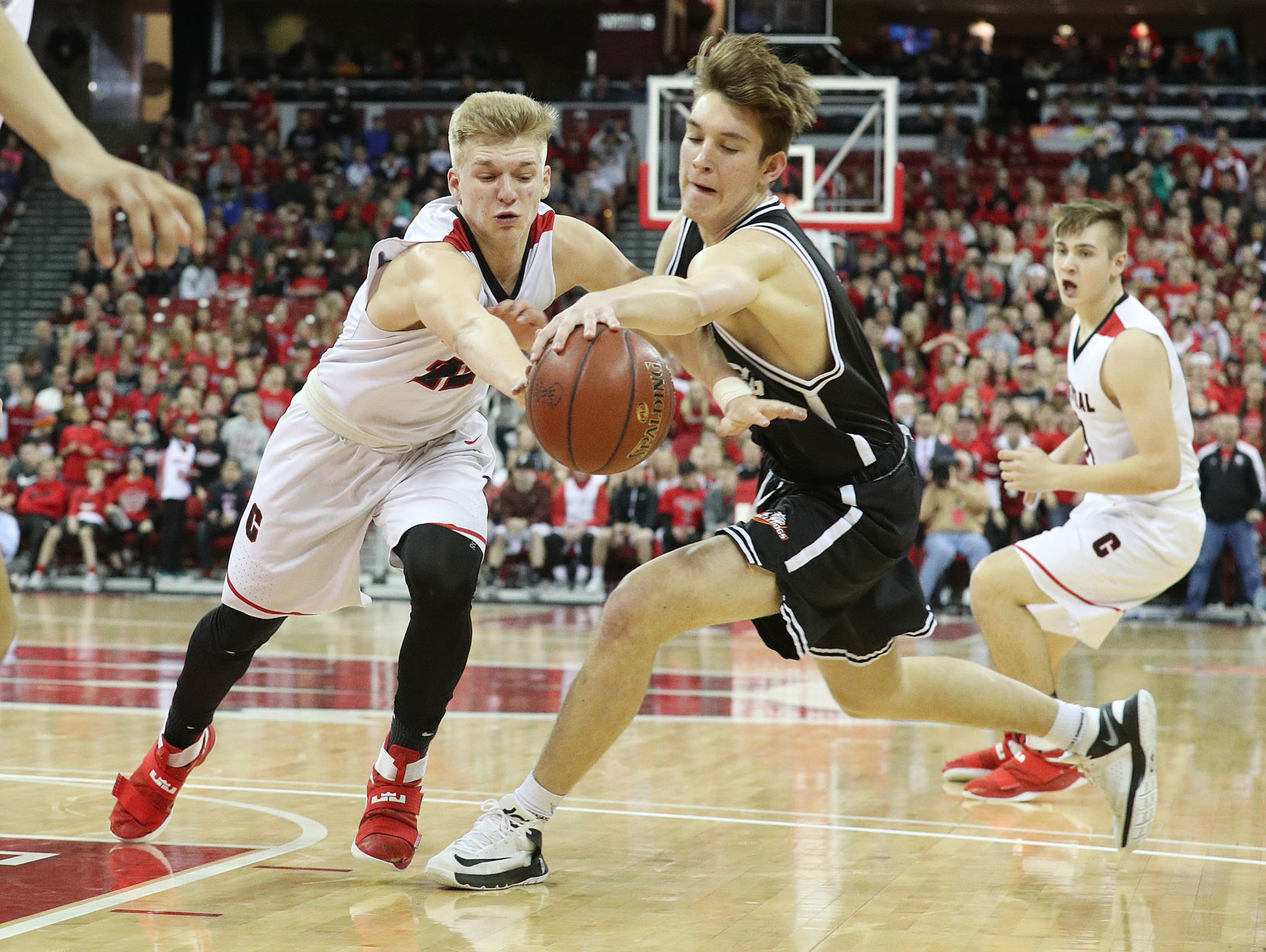 Kobe King, La Crosse Central hold off Cedarburg for state title